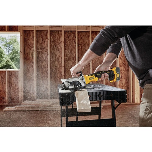 Dewalt 20V MAX ATOMIC Brushless 4-1/2 in. Cordless Circular Saw (Tool Only) - DCS571B