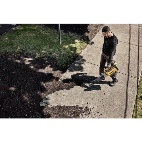 Dewalt 60V MAX Brushless Lithium-Ion Cordless High Power Blower Kit (12 Ah) - DCBL777Y1