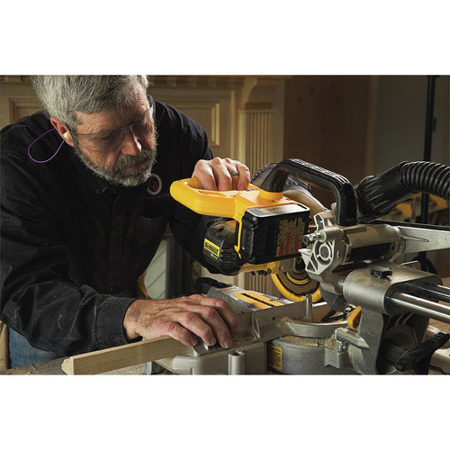 Dewalt DCS361M1 20V MAX 7-1/4 in. Cordless Sliding Compound Miter Saw Kit with (1) 4Ah Battery