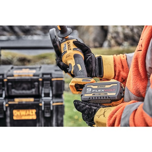 Dewalt 60V MAX FLEXVOLT Brushless Lithium-Ion 4-1/2 in. - 6 in. Cordless Grinder Kit with Kickback Brake and 9 Ah Battery - DCG418X1