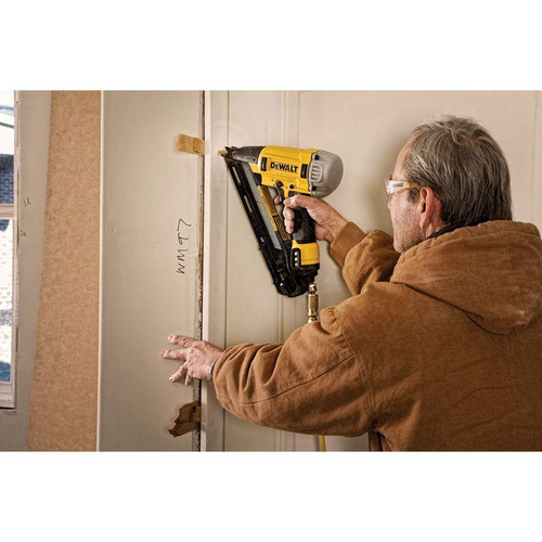 Dewalt Precision Point 15-Gauge 2-1/2 in. DA Style Finish Nailer - DWFP72155