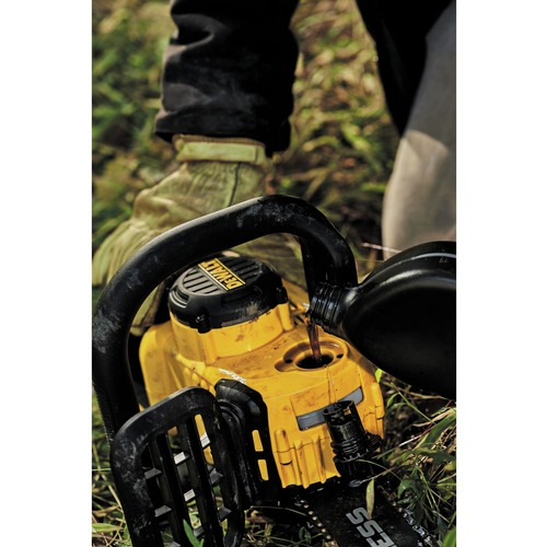 Dewalt DCCS670X1 60V MAX FLEXVOLT Brushless Lithium-Ion 16 in. Cordless Chainsaw Kit (3 Ah)