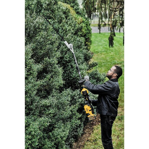 Dewalt 60V MAX FLEXVOLT Brushless Lithium-Ion 17 in. Cordless Attachment Capable String Trimmer and Blower Combo Kit (9 Ah) - DCKO266X1