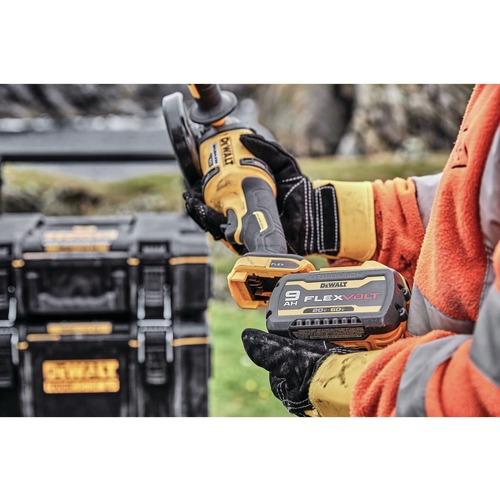 Dewalt FLEXVOLT 60V MAX Brushless Lithium-Ion 4-1/2 in. - 6 in. Cordless Grinder Kit with Kickback Brake and (2) 9 Ah Batteries - DCG418X2