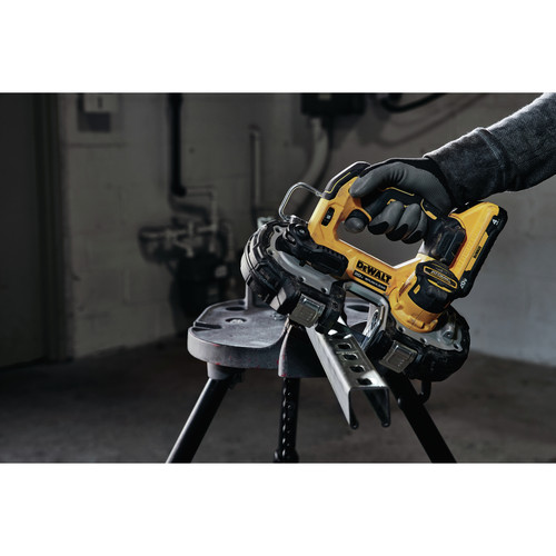 Dewalt ATOMIC 20V MAX Brushless Lithium-Ion 1-3/4 in. Cordless Band Saw Kit (4 Ah) - DCS377Q1
