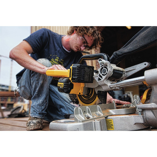 Dewalt DCS361M1 20V MAX 7-1/4 in. Cordless Sliding Compound Miter Saw Kit with (1) 4Ah Battery