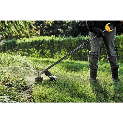 Dewalt 60V MAX FLEXVOLT Brushless Lithium-Ion 17 in. Cordless Attachment Capable String Trimmer and Blower Combo Kit (9 Ah) - DCKO266X1