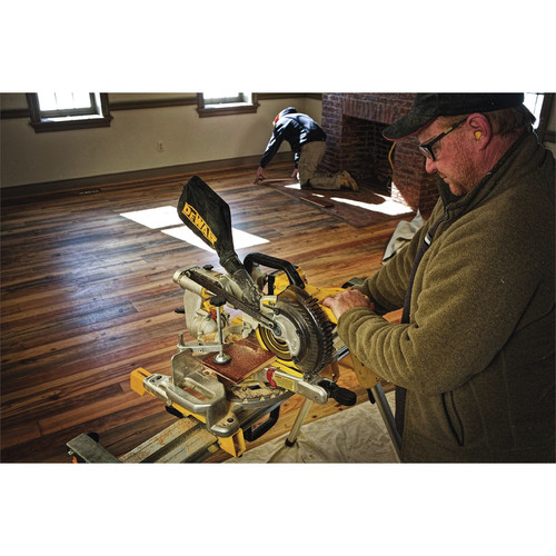 Dewalt DCS361M1 20V MAX 7-1/4 in. Cordless Sliding Compound Miter Saw Kit with (1) 4Ah Battery