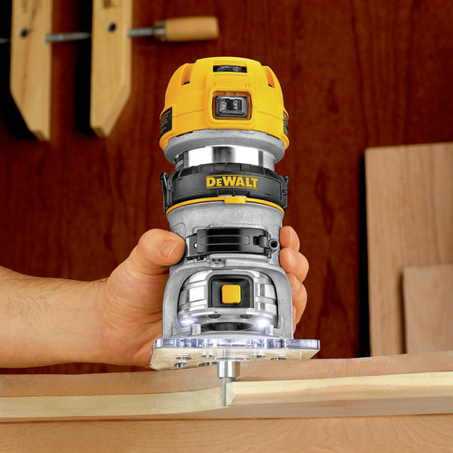 Dewalt 110V 7 Amp 1-1/4 HP Variable Speed Max Torque Corded Compact Router - DWP611