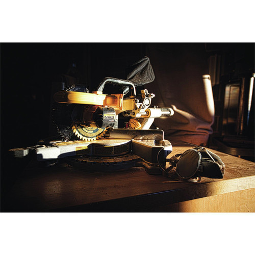 Dewalt DCS361M1 20V MAX 7-1/4 in. Cordless Sliding Compound Miter Saw Kit with (1) 4Ah Battery