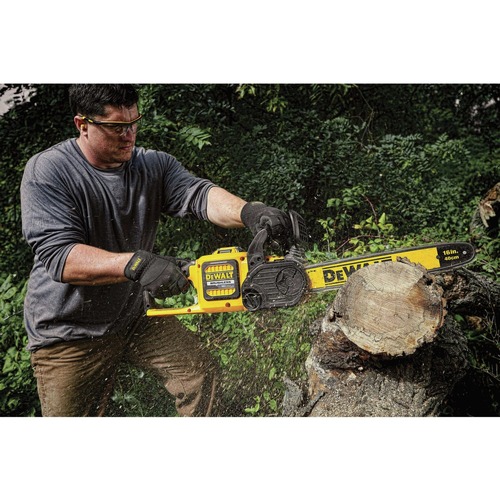 Dewalt DCCS670X1 60V MAX FLEXVOLT Brushless Lithium-Ion 16 in. Cordless Chainsaw Kit (3 Ah)