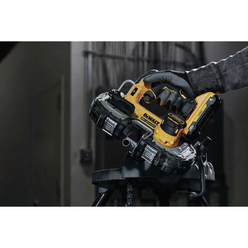 Dewalt ATOMIC 20V MAX Brushless Lithium-Ion 1-3/4 in. Cordless Band Saw Kit (4 Ah) - DCS377Q1