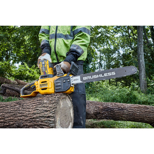 Dewalt 60V MAX Brushless Lithium-Ion 20 in. Cordless Chainsaw Kit (15 Ah) - DCCS677Z1