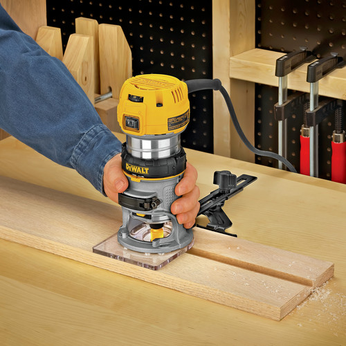 Dewalt 110V 7 Amp 1-1/4 HP Variable Speed Max Torque Corded Compact Router - DWP611