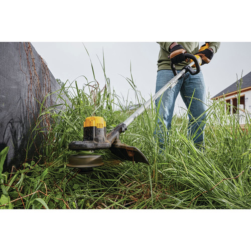 Dewalt 20V MAX Lithium-Ion Cordless 13 in. String Trimmer Kit (4 Ah) - DCST925M1