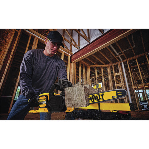 Dewalt DCCS670X1 60V MAX FLEXVOLT Brushless Lithium-Ion 16 in. Cordless Chainsaw Kit (3 Ah)