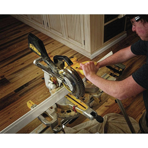 Dewalt DCS361M1 20V MAX 7-1/4 in. Cordless Sliding Compound Miter Saw Kit with (1) 4Ah Battery