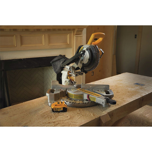 Dewalt DCS361M1 20V MAX 7-1/4 in. Cordless Sliding Compound Miter Saw Kit with (1) 4Ah Battery