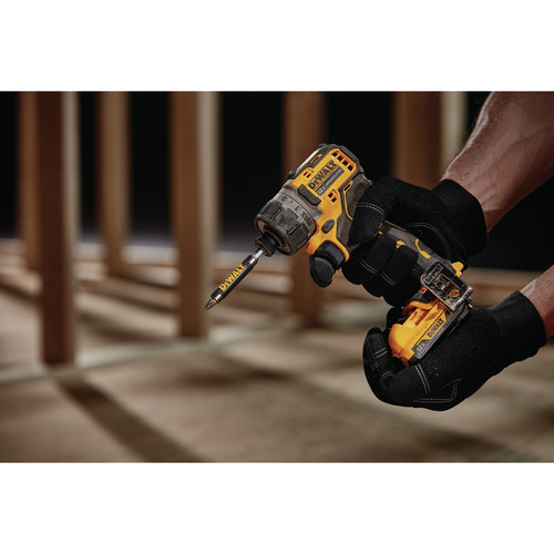 Dewalt 12V MAX XTREME Brushless Lithium-Ion Cordless 1/4 in. Screwdriver Kit (2 Ah) - DCF601F2