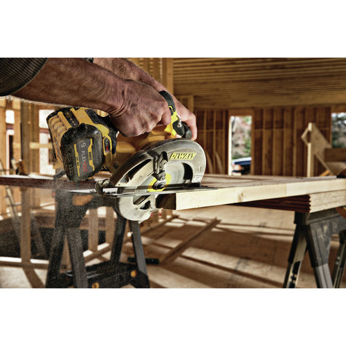 Dewalt 60V MAX FLEXVOLT Brushless 7-1/4 in. Cordless Circular Saw with Electric Brake (Tool Only) - DCS578B
