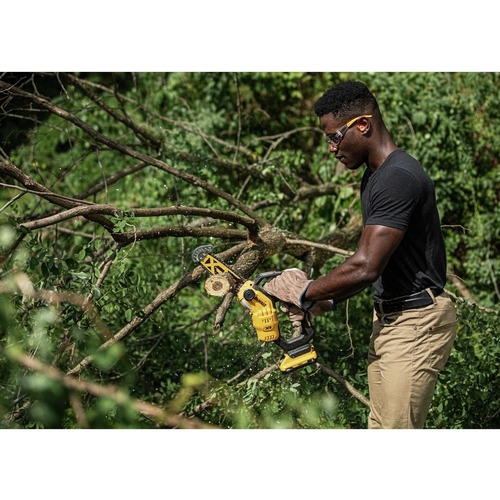 Dewalt 20V MAX Brushless Lithium-Ion 8 in. Cordless Pruning Chainsaw and 20V MAX 4 Ah Lithium-Ion Battery and Charger Starter Kit Bundle - DCCS623BDCB240C-BNDL