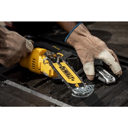 Dewalt 20V MAX Brushless Lithium-Ion 8 in. Cordless Pruning Chainsaw (Tool Only) - DCCS623B