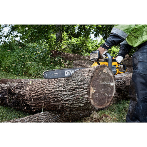 Dewalt 60V MAX Brushless Lithium-Ion 20 in. Cordless Chainsaw Kit (15 Ah) - DCCS677Z1