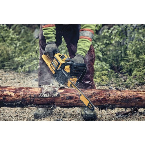 Dewalt DCCS670X1 60V MAX FLEXVOLT Brushless Lithium-Ion 16 in. Cordless Chainsaw Kit (3 Ah)