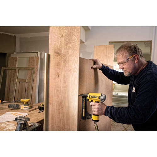 Dewalt 18-Gauge 1/4 in. Crown 1-1/2 in. Finish Stapler - DWFP1838