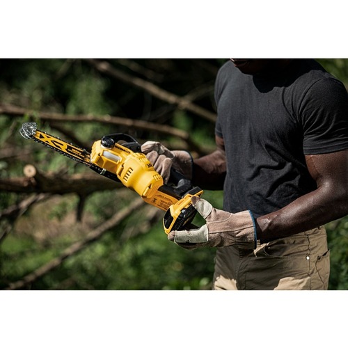 Dewalt 20V MAX Brushless Lithium-Ion 8 in. Cordless Pruning Chainsaw (Tool Only) - DCCS623B