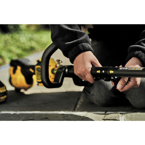 Dewalt DCST972X1 60V MAX Brushless Lithium-Ion 17 in. Cordless Attachment Capable String Trimmer Kit (3 Ah)