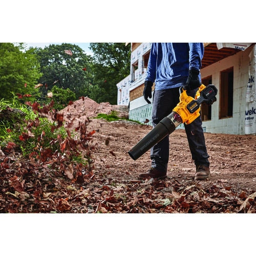 Dewalt 60V MAX FLEXVOLT Brushless Lithium-Ion Cordless Handheld Axial Blower Kit (3 Ah) - DCBL772X1