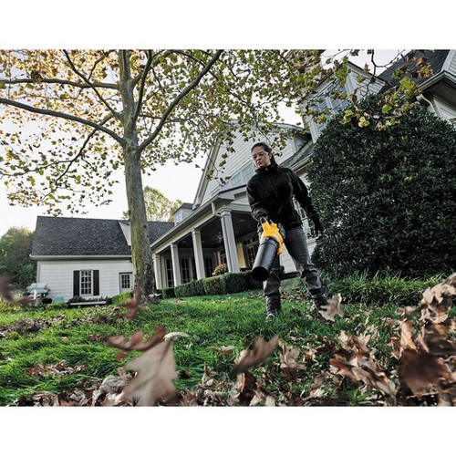 Dewalt 60V MAX FLEXVOLT Brushless Lithium-Ion 17 in. Cordless Attachment Capable String Trimmer and Blower Combo Kit (9 Ah) - DCKO266X1
