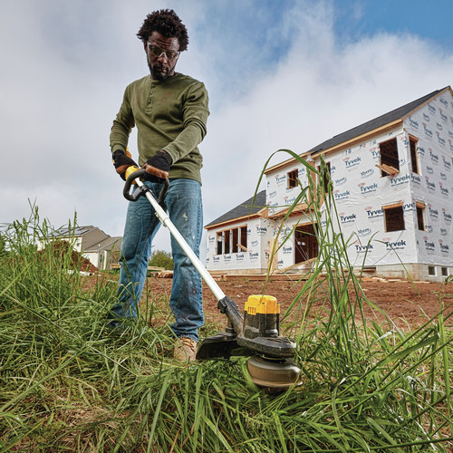Dewalt 20V MAX XR Brushless Lithium-Ion Cordless String Trimmer and Blower Combo Kit (4 Ah) - DCKO215M1