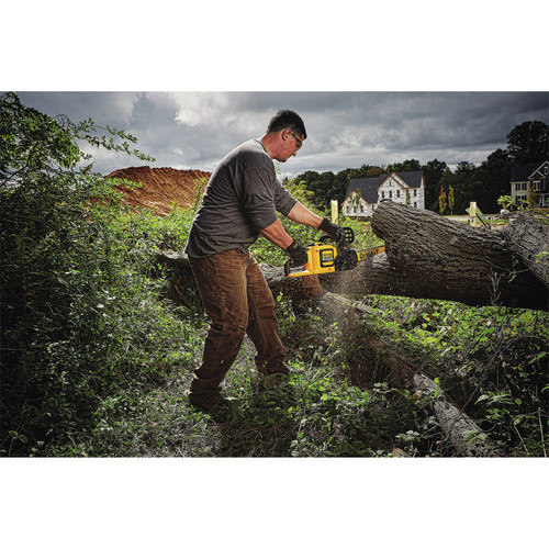 Dewalt DCCS670X1 60V MAX FLEXVOLT Brushless Lithium-Ion 16 in. Cordless Chainsaw Kit (3 Ah)