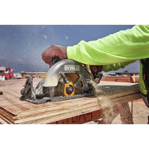 Dewalt 60V MAX FLEXVOLT 7-1/4 in. Cordless Worm Drive Style Saw Kit with Electric Brake & (1) 9Ah Battery and Charger - DCS577X1